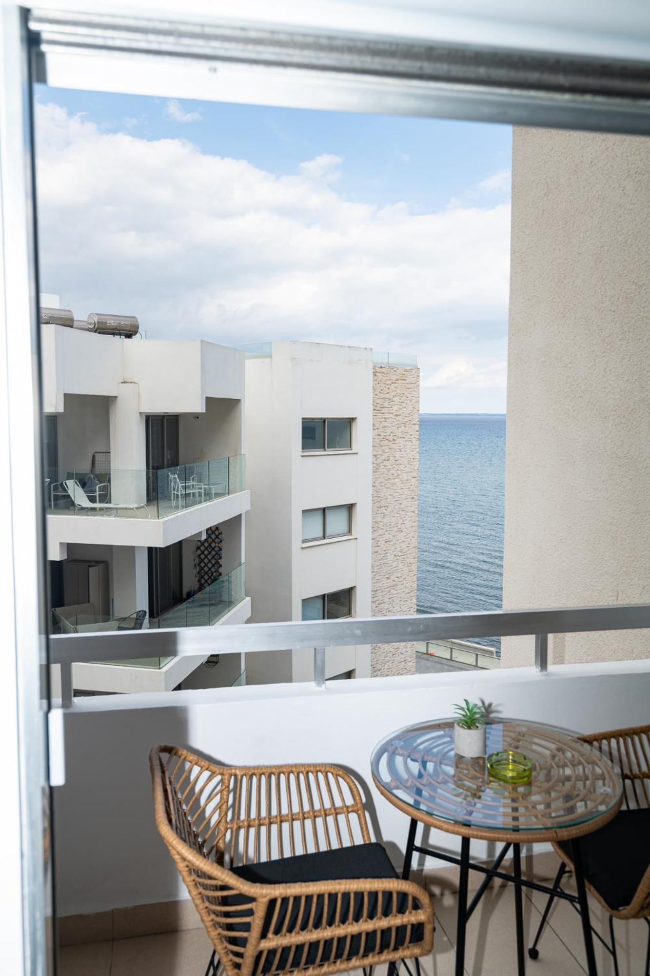 Lazuli Beach & Pool Apartment 501 Larnaca Dış mekan fotoğraf