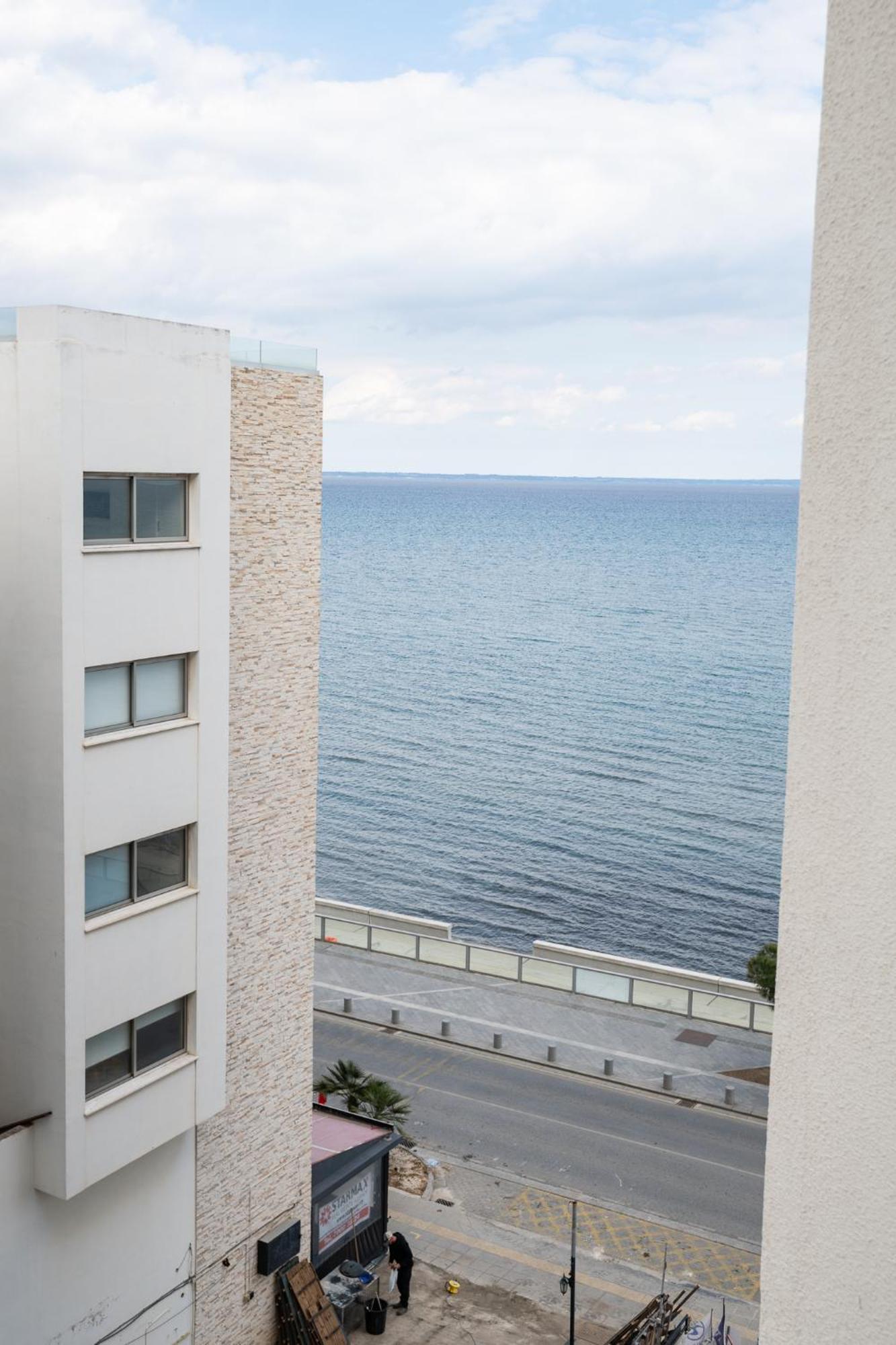 Lazuli Beach & Pool Apartment 501 Larnaca Dış mekan fotoğraf